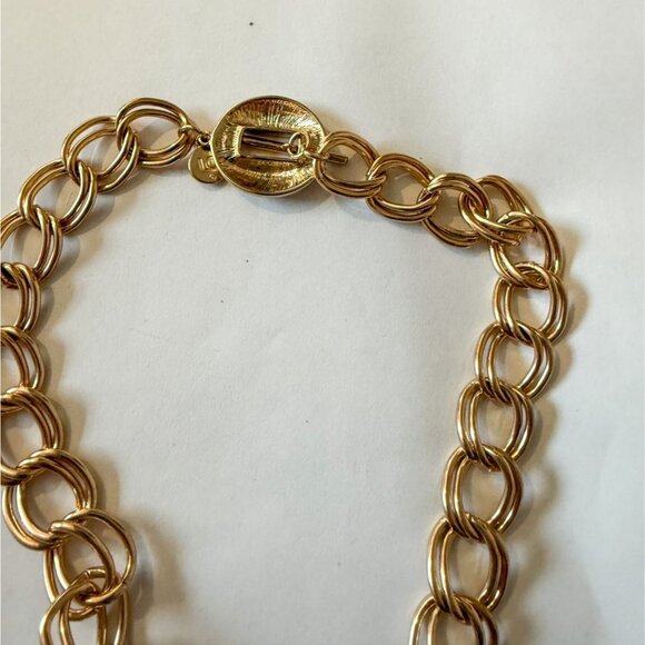 Liz Claiborne Gold Tone Chunky Double Link Chain Necklace With Decorative Toggle - Picture 4 of 4